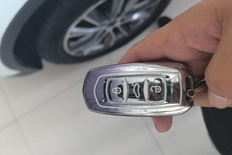 Used Geely Auto Emgrand X7 Sport 2021 Million Edition 1.8TD DCT Two-Wheel Drive Comfort Model Vehicle Key