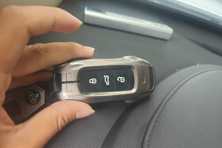 Used Geely Auto Emgrand X7 Sport 2021 1.8TD DCT Two-Wheel Drive Asian Games Comfort Edition Vehicle Key