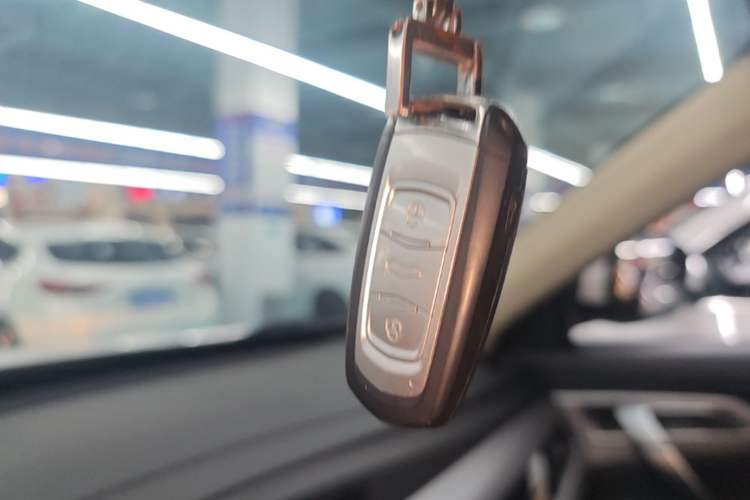 Used Geely Auto Emgrand X7 Sport 2021 Million Edition 1.8TD DCT Two-Wheel Drive Comfort Model Vehicle Key