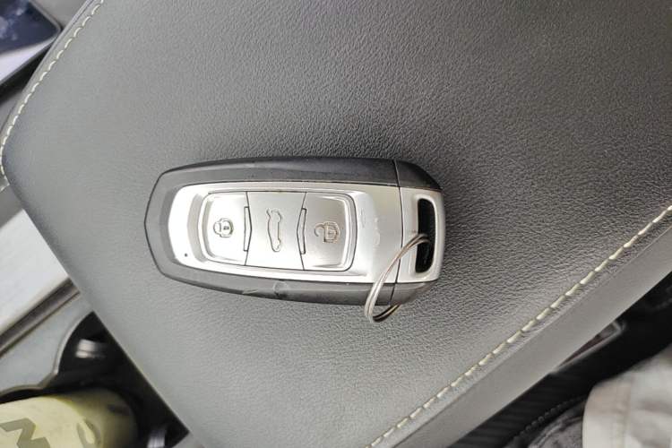 Used Geely Auto Emgrand X7 Sport 2021 1.8TD DCT Two-Wheel Drive Asian Games Comfort Edition Vehicle Key