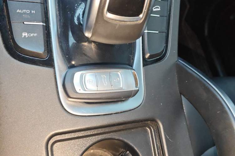 Used Geely Auto Emgrand X7 Sport 2021 Million Edition 1.8TD DCT Two-Wheel Drive Comfort Model Vehicle Key