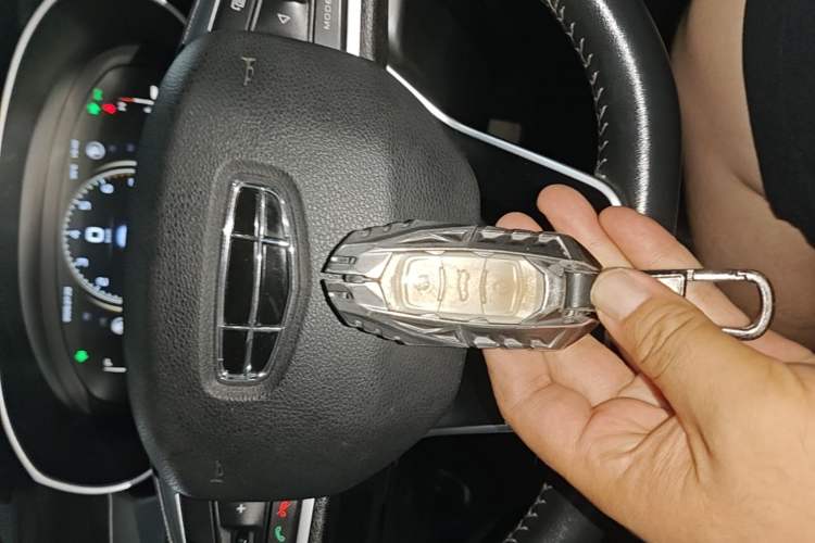Used Geely Auto Emgrand X7 Sport 2021 1.8TD DCT Two-Wheel Drive Asian Games Edition Vehicle Key