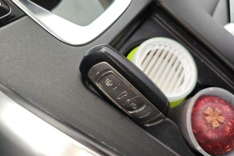 Used Geely Auto Emgrand X7 Sport 2021 Million Edition 1.8TD DCT Two-Wheel Drive Luxury Model Vehicle Key