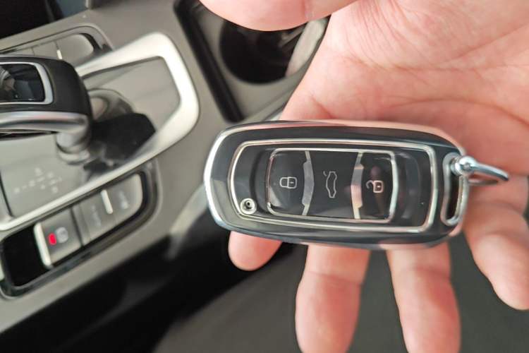 Used Geely Auto Emgrand X7 Sport 2021 Million Edition 1.8TD DCT Two-Wheel Drive Luxury Model Vehicle Key