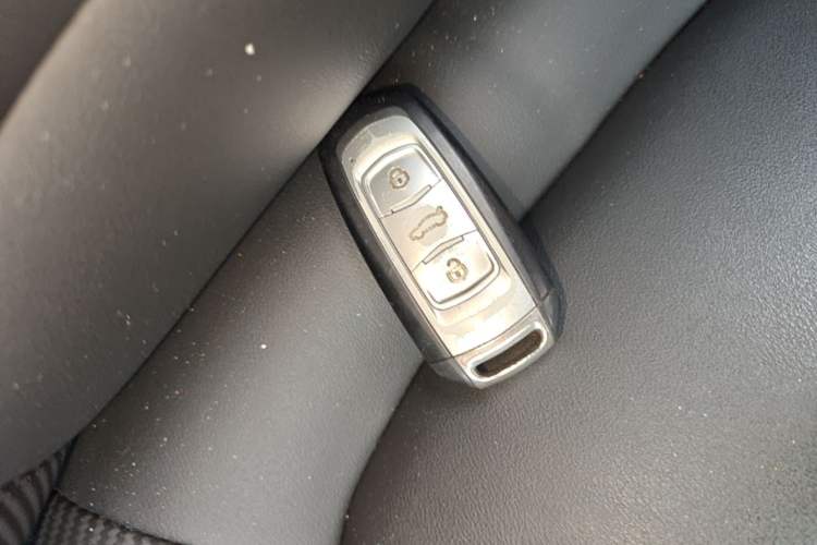 Used Geely Auto Emgrand X7 Sport 2021 Million Edition 1.8TD DCT Two-Wheel Drive Comfort Model Vehicle Key