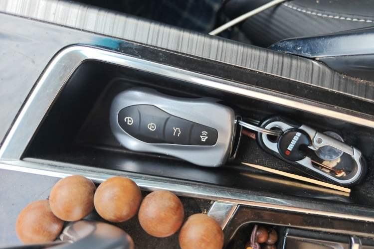 Used Geely Auto Emgrand X7 Sport 2021 Million Edition 1.8TD DCT Two-Wheel Drive Luxury Model Vehicle Key