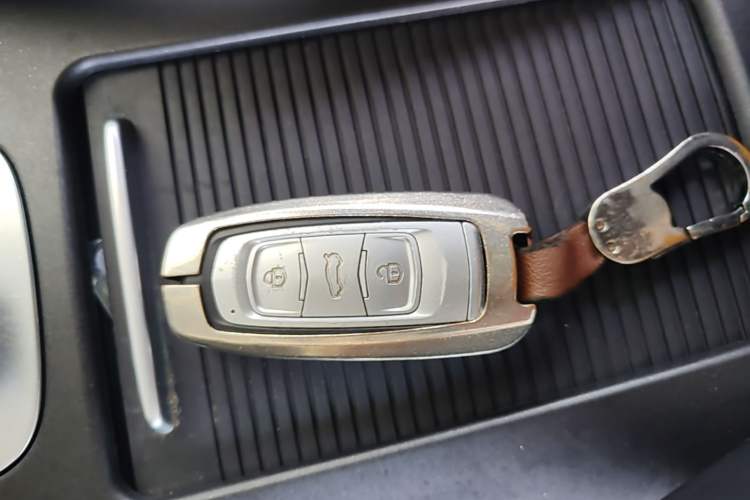 Used Geely Auto Emgrand X7 Sport 2021 Million Edition 1.8TD DCT Two-Wheel Drive Luxury Model Vehicle Key