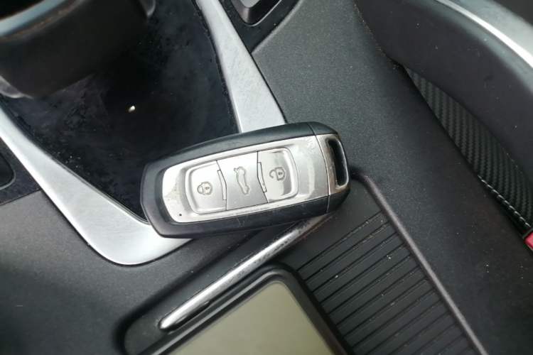 Used Geely Auto Emgrand X7 Sport 2021 Million Edition 1.8TD DCT Two-Wheel Drive Luxury Model Vehicle Key
