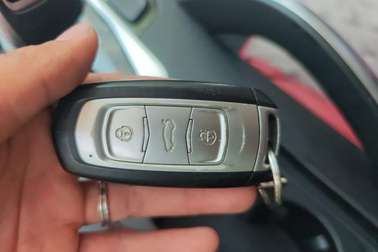 Used Geely Auto Emgrand X7 Sport 2021 Million Edition 1.8TD DCT Two-Wheel Drive Luxury Model Vehicle Key