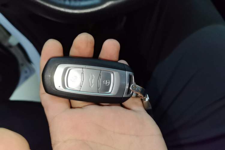 Used Geely Auto Emgrand X7 Sport 2021 Million Edition 1.8TD DCT Two-Wheel Drive Comfort Model Vehicle Key