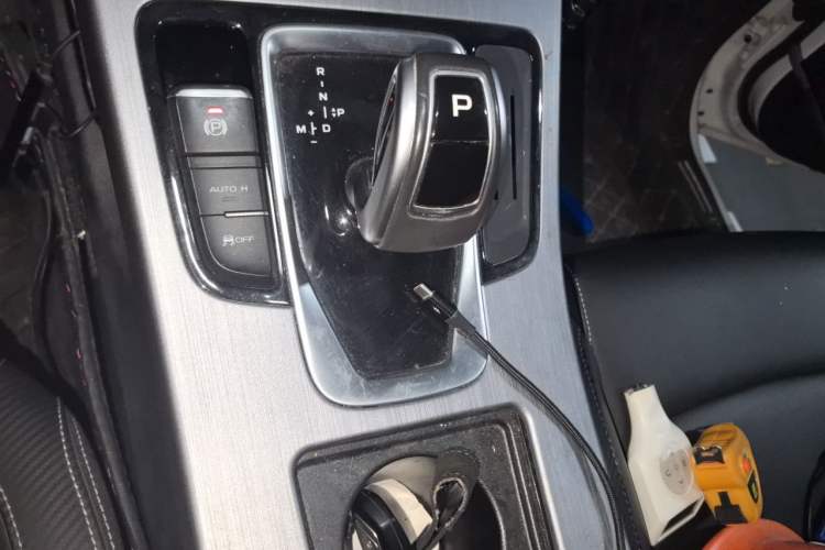 Used Geely Auto Emgrand X7 Sport 2021 1.8TD DCT Two-Wheel Drive Asian Games Comfort Edition Gear Lever