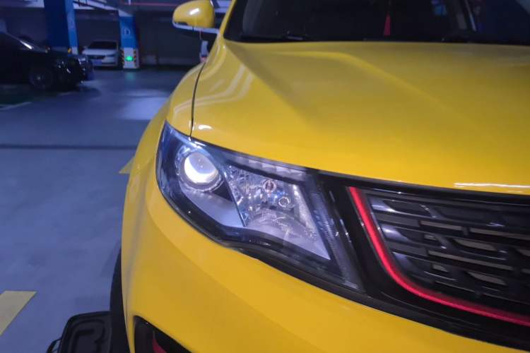 Used Geely Auto Emgrand X7 Sport 2021 1.8TD DCT Two-Wheel Drive Asian Games Comfort Edition Right Front Headlight