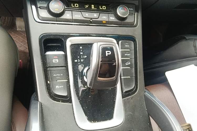 Used Geely Auto Emgrand X7 Sport 2022 1.8TD DCT Zhiya Trim Gear Lever