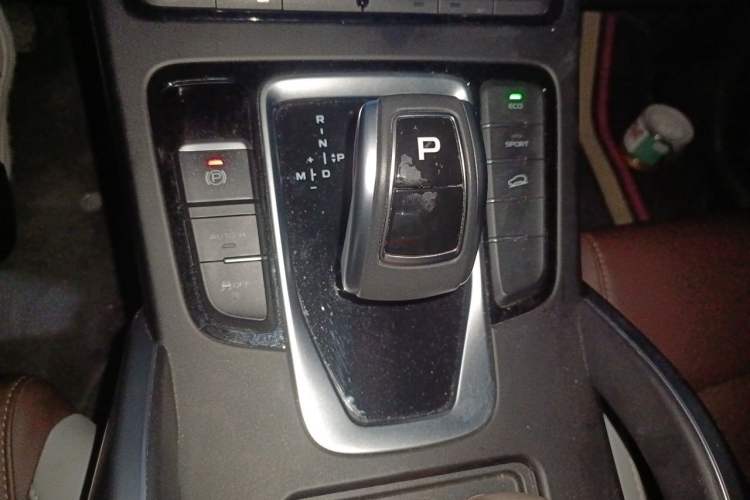 Used Geely Auto Emgrand X7 Sport 2022 1.8TD DCT Zhiya Trim Gear Lever