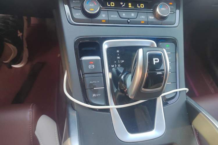 Used Geely Auto Emgrand X7 Sport 2022 1.8TD DCT Zhiya Trim Gear Lever