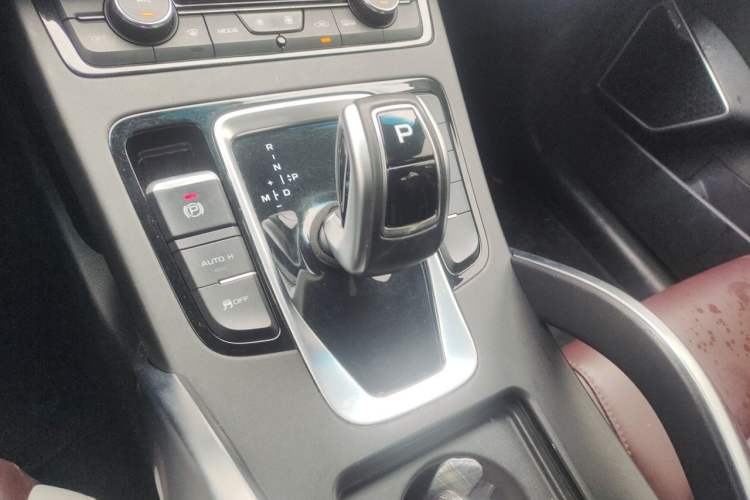 Used Geely Auto Emgrand X7 Sport 2022 1.8TD DCT Zhiya Trim Gear Lever