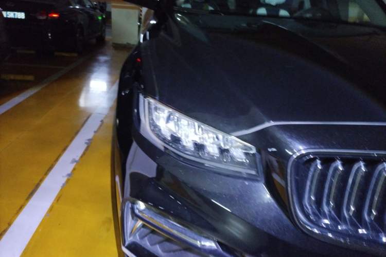 Used Geely Auto Emgrand X7 Sport 2022 1.8TD DCT Zhiya Trim Right Front Headlight