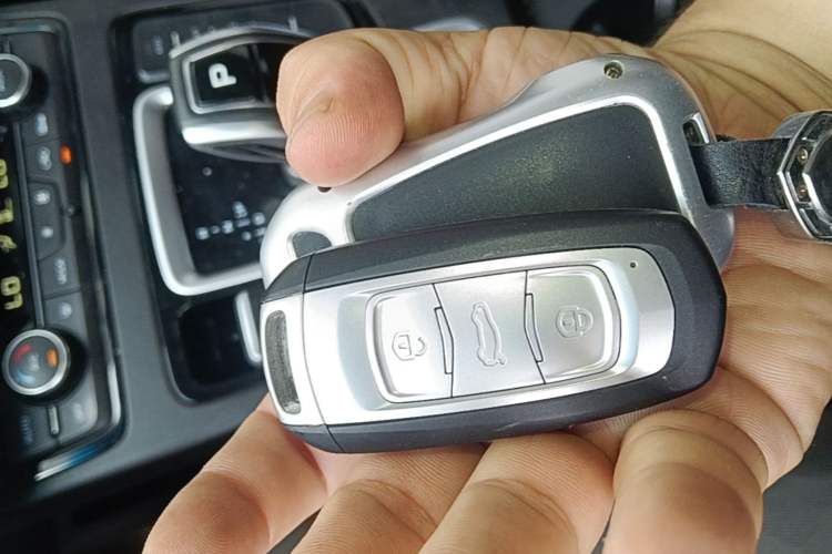 Used Geely Auto Emgrand X7 Sport 2022 1.8TD DCT Zhiya Trim Vehicle Key