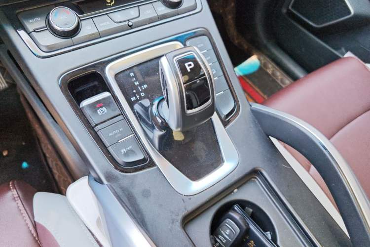Used Geely Auto Emgrand X7 Sport 2022 1.8TD DCT Zhiya Trim Gear Lever