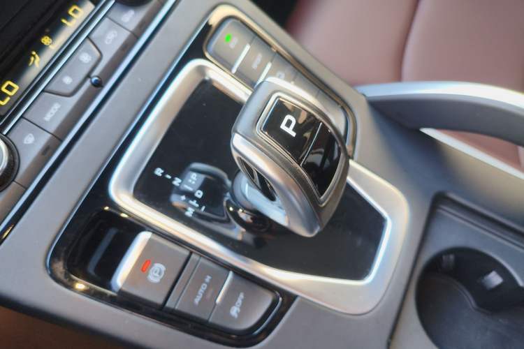 Used Geely Auto Emgrand X7 Sport 2022 1.8TD DCT Zhiya Trim Gear Lever