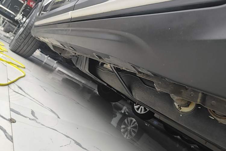 Used Geely Auto Emgrand X7 Sport 2022 1.8TD DCT Zhiya Trim Left Side Sill