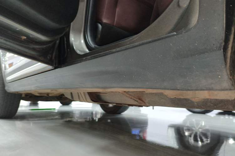Used Geely Auto Emgrand X7 Sport 2022 1.8TD DCT Zhiya Trim Left Side Sill