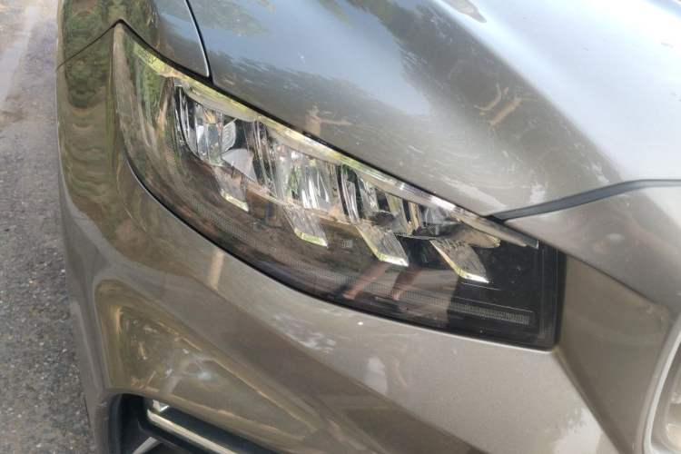 Used Geely Auto Emgrand X7 Sport 2022 1.8TD DCT Zhiya Trim Right Front Headlight