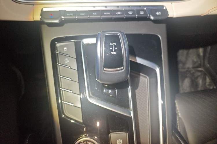 Used Geely Auto Emgrand X7 Sport 2022 Boyue X 1.8TD DCT Smart Model Gear Lever