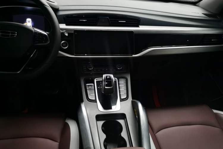 Used Geely Auto Emgrand X7 Sport 2022 1.8TD DCT Zhiya Trim Audio And AC Panel
