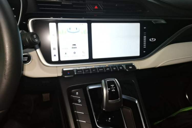Used Geely Auto Emgrand X7 Sport 2022 Boyue X 1.8TD DCT Smart Model Audio And AC Panel
