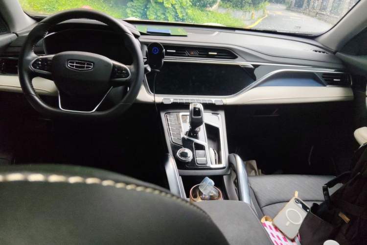 Used Geely Auto Emgrand X7 Sport 2022 Boyue X 1.8TD DCT Smart Connectivity Model Center Console