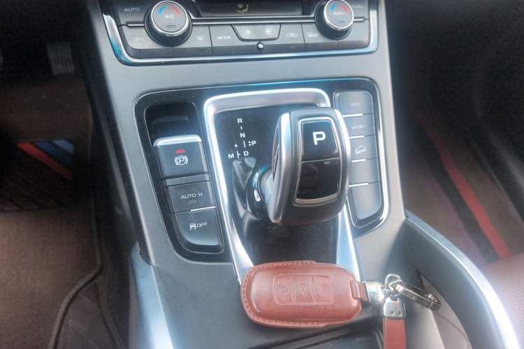 Used Geely Auto Emgrand X7 Sport 2022 1.8TD DCT Zhiya Trim Gear Lever