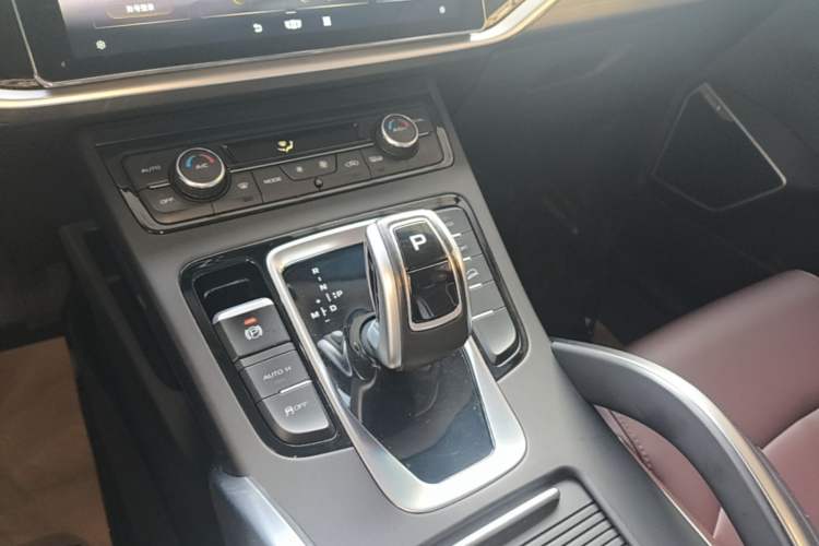 Used Geely Auto Emgrand X7 Sport 2022 1.8TD DCT Zhiya Trim Gear Lever
