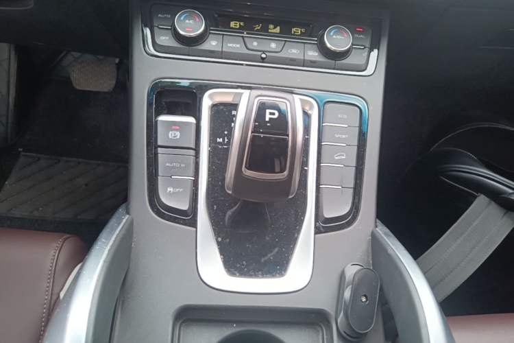 Used Geely Auto Emgrand X7 Sport 2022 1.8TD DCT Zhiya Trim Gear Lever