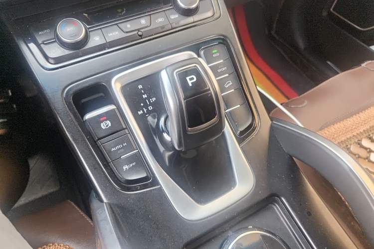 Used Geely Auto Emgrand X7 Sport 2022 1.8TD DCT Zhiya Trim Gear Lever