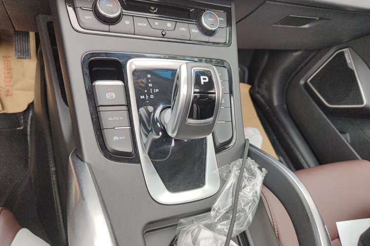 Used Geely Auto Emgrand X7 Sport 2022 1.8TD DCT Zhiya Trim Gear Lever