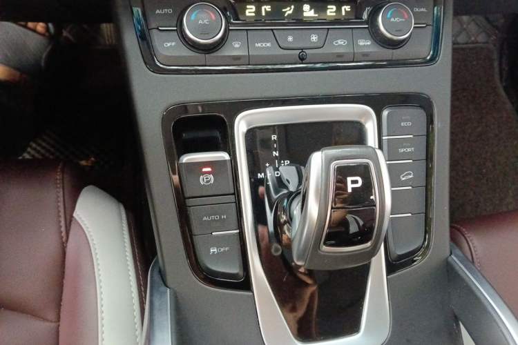 Used Geely Auto Emgrand X7 Sport 2022 1.8TD DCT Zhiya Trim Gear Lever