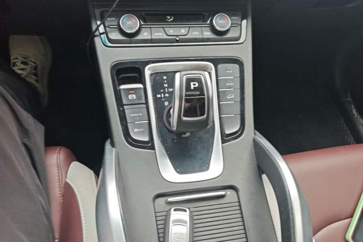 Used Geely Auto Emgrand X7 Sport 2022 1.8TD DCT Zhiya Trim Gear Lever