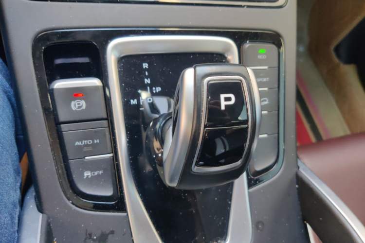 Used Geely Auto Emgrand X7 Sport 2022 1.8TD DCT Zhiya Trim Gear Lever