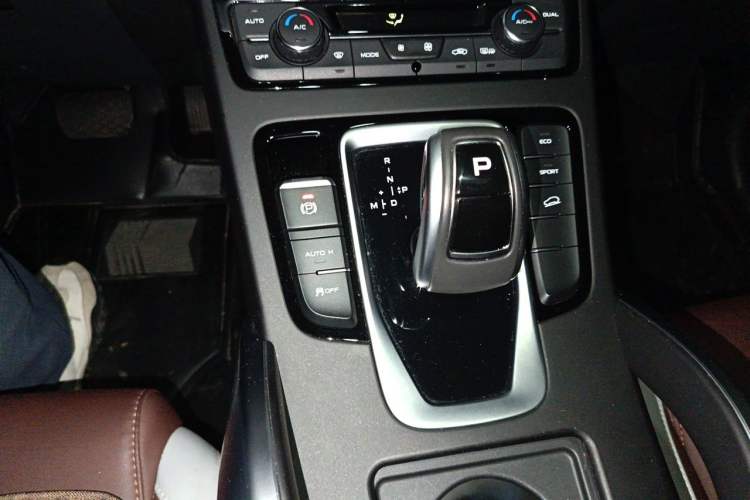 Used Geely Auto Emgrand X7 Sport 2022 1.8TD DCT Zhiya Trim Gear Lever