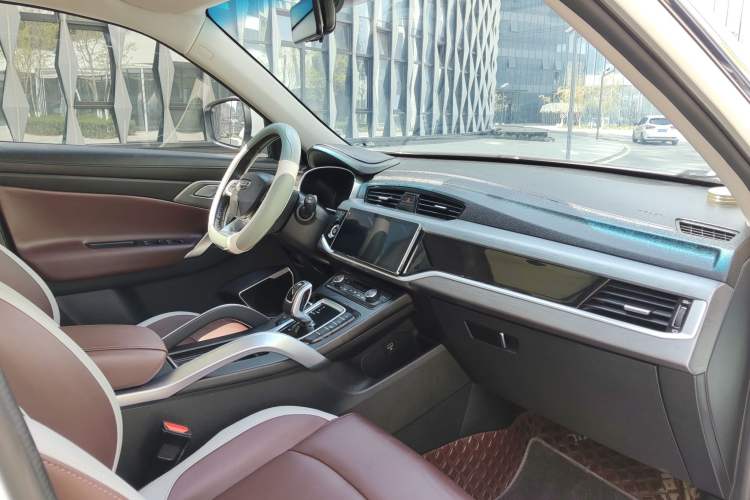Used Geely Auto Emgrand X7 Sport 2022 1.8TD DCT Zhiya Trim Interior 3