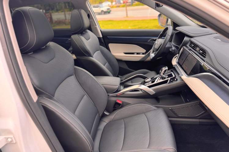 Used Geely Auto Emgrand X7 Sport 2022 Boyue X 1.8TD DCT Smart Model Interior 4