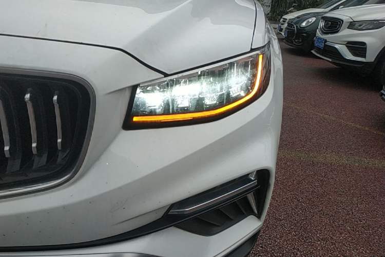 Used Geely Auto Emgrand X7 Sport 2022 1.8TD DCT Zhiya Trim Left Front Headlight