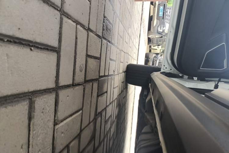 Used Geely Auto Emgrand X7 Sport 2022 1.8TD DCT Zhiya Trim Left Side Sill