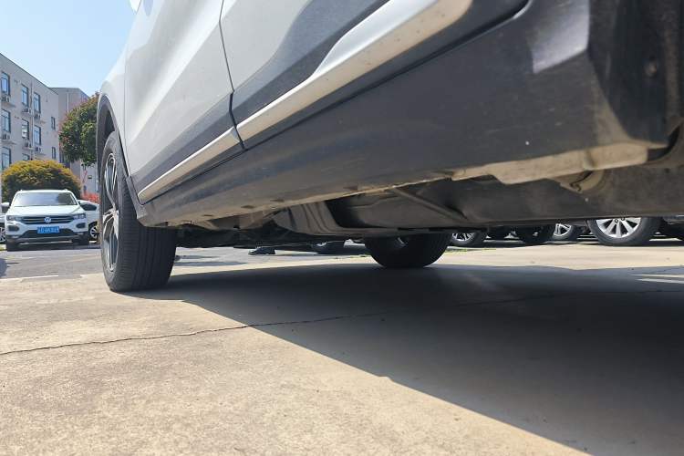 Used Geely Auto Emgrand X7 Sport 2022 1.8TD DCT Zhiya Trim Left Side Sill