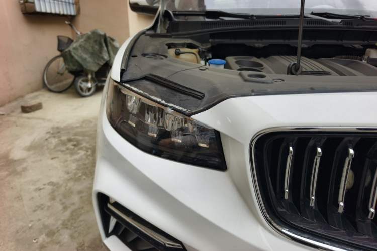 Used Geely Auto Emgrand X7 Sport 2022 1.8TD DCT Zhiya Trim Right Front Headlight