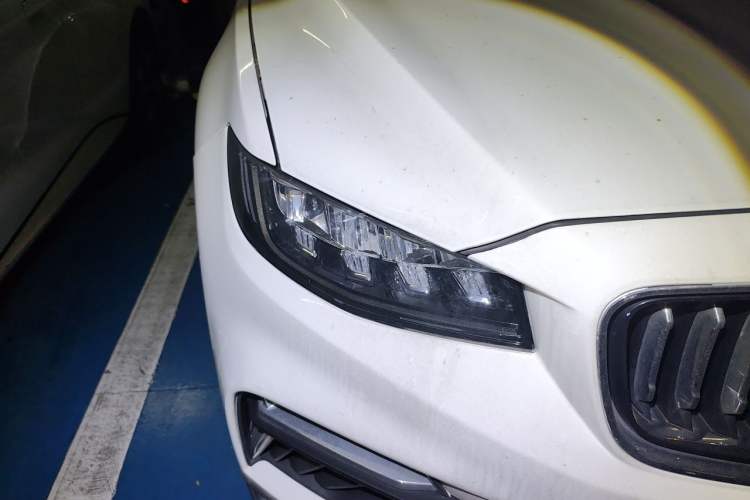 Used Geely Auto Emgrand X7 Sport 2022 1.8TD DCT Zhiya Trim Right Front Headlight