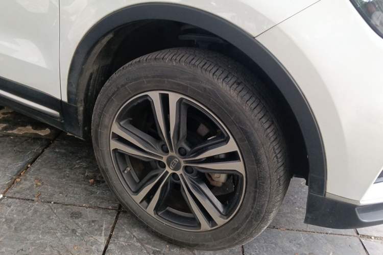 Used Geely Auto Emgrand X7 Sport 2022 1.8TD DCT Zhiya Trim Right Front Wheel Hub