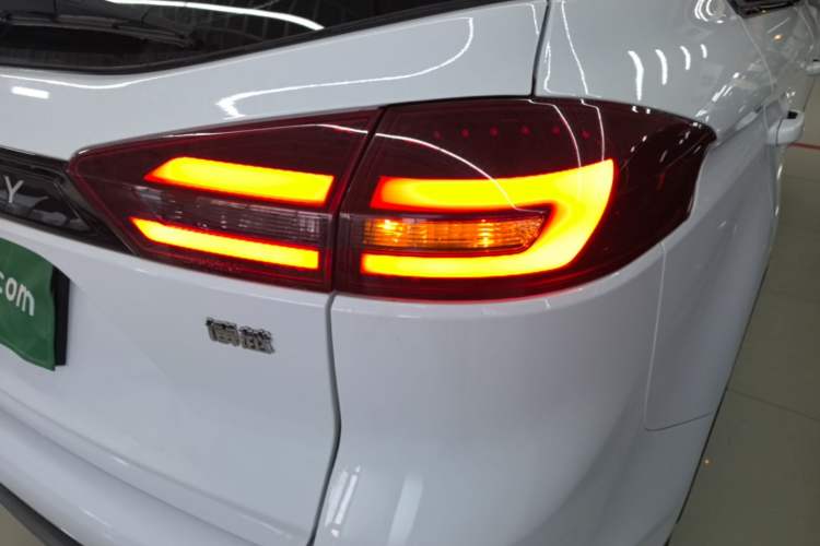 Used Geely Auto Emgrand X7 Sport 2022 1.8TD DCT Zhiya Trim Right Rear Taillight