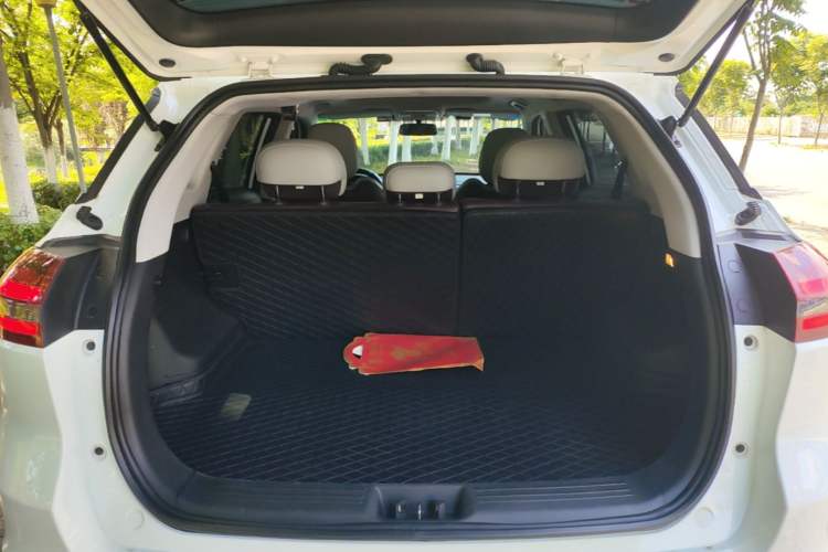 Used Geely Auto Emgrand X7 Sport 2022 1.8TD DCT Zhiya Trim Trunk